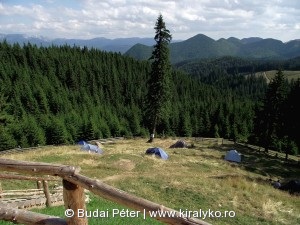 Curmătura menedékház - sátorhelyek